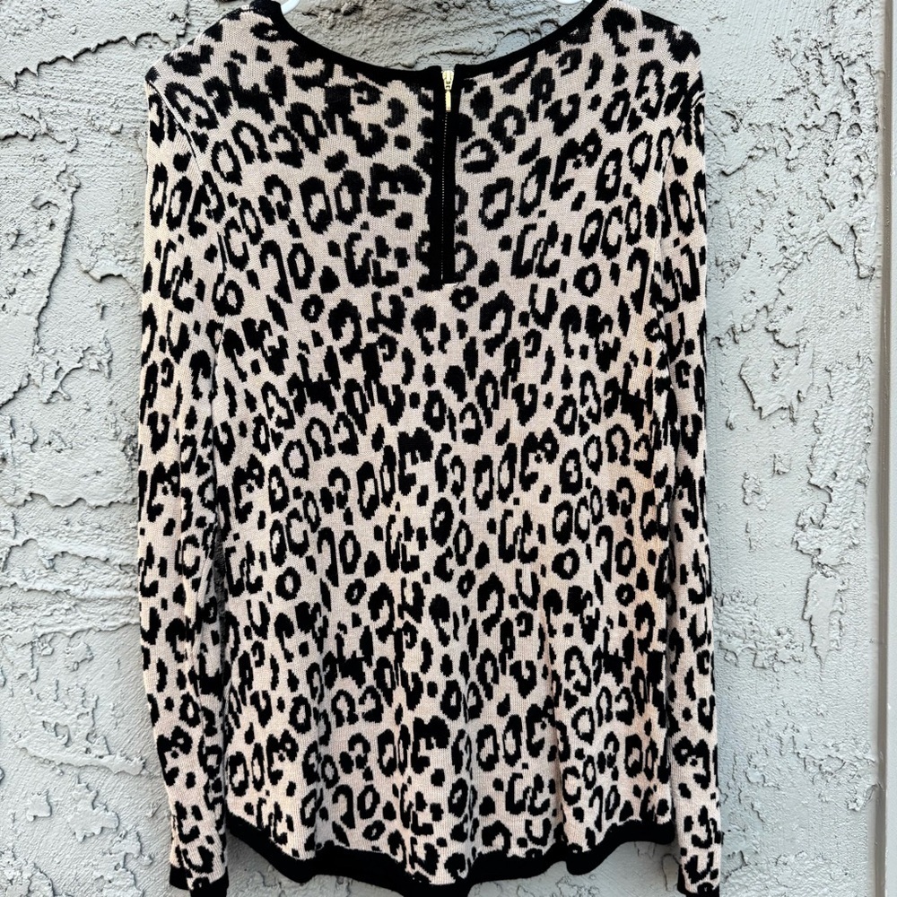 Chico’s Leopard Print Sweater Size 1 - Picture 3 of 12